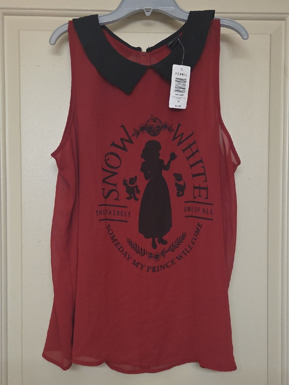 NWT Torrid Red Sleeveless Snow White Graphic Top with Black Collar